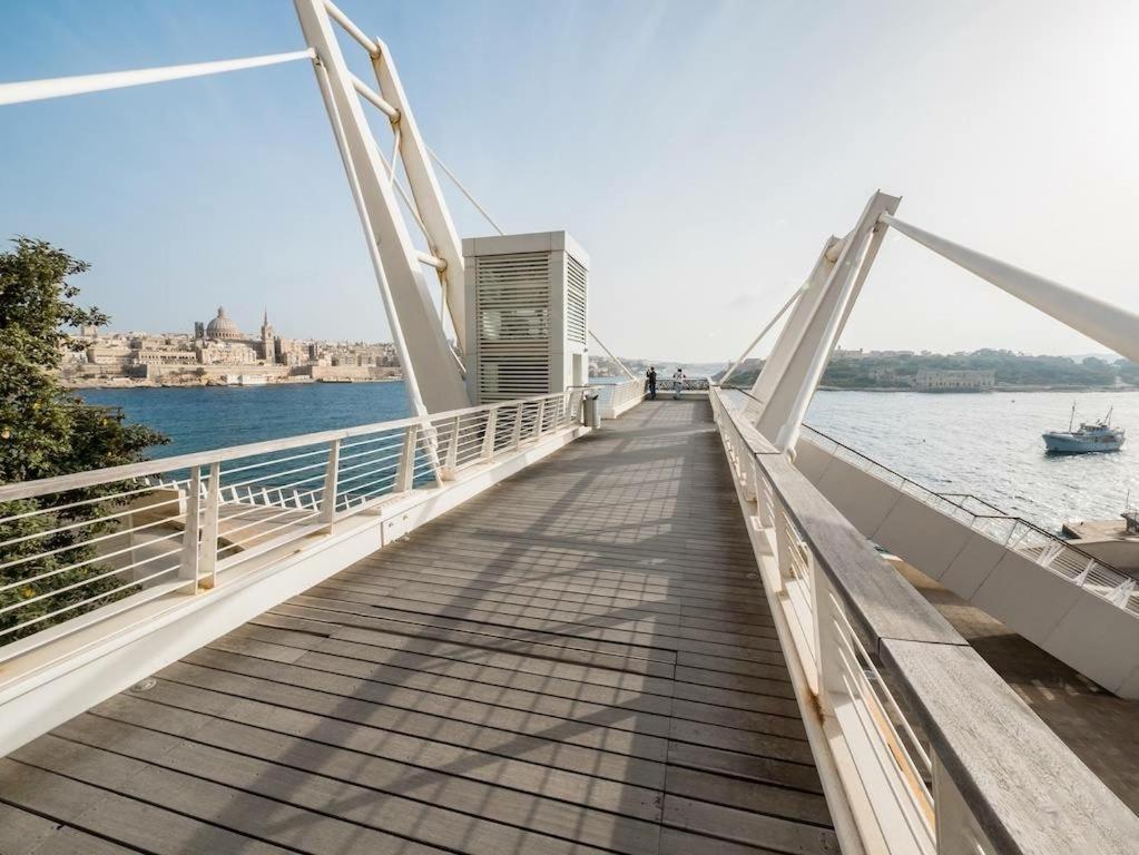 Appartement Unbeatable Location Valletta And Harbour Views à Sliema Extérieur photo